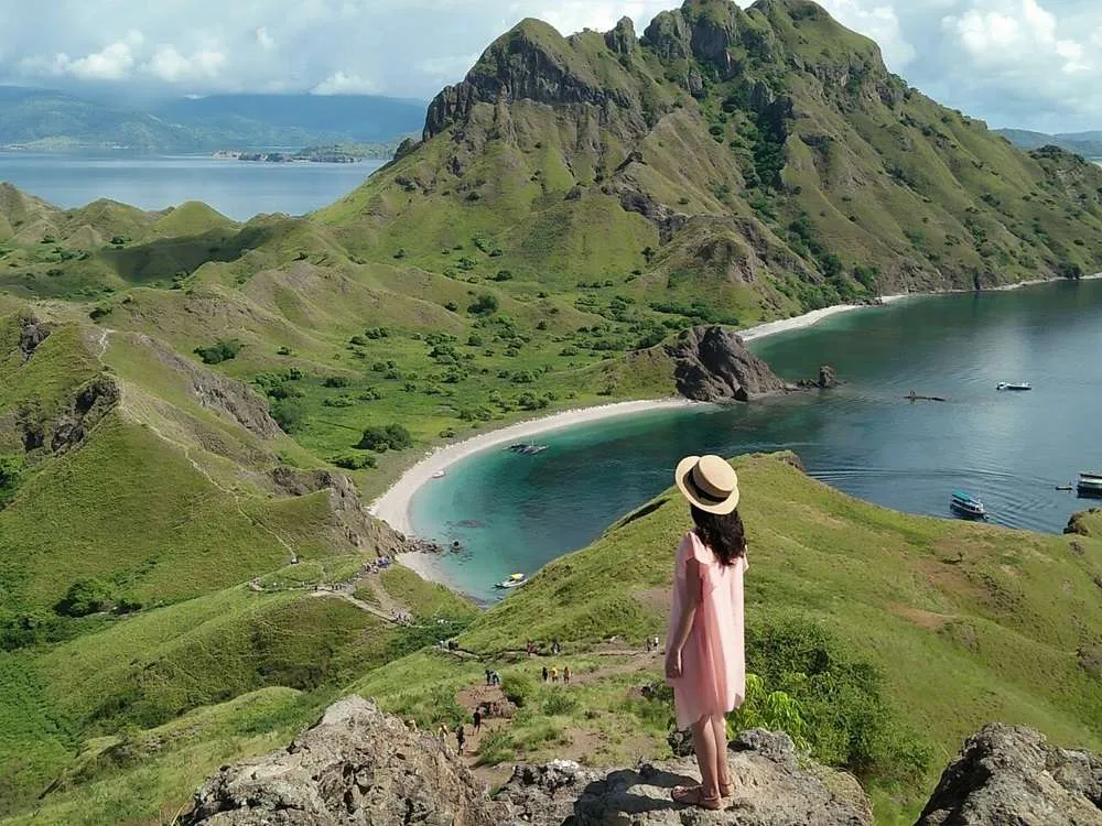 open trip komodo boat