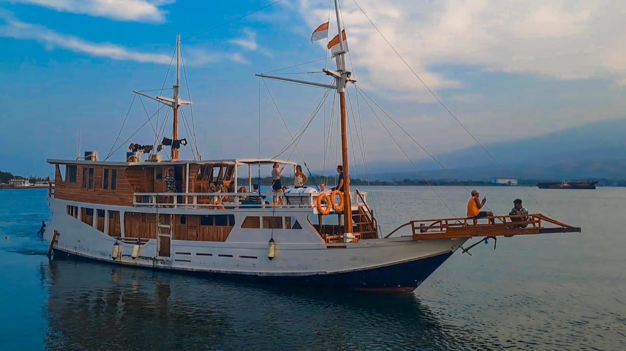tour lombok komodo boat