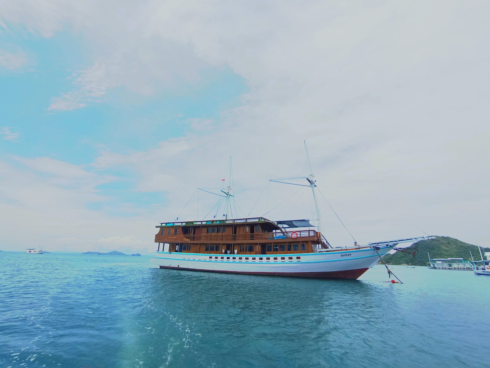 shared boat komodo adventure