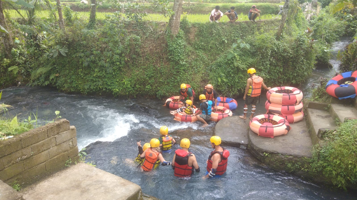 lombok river tubing tour