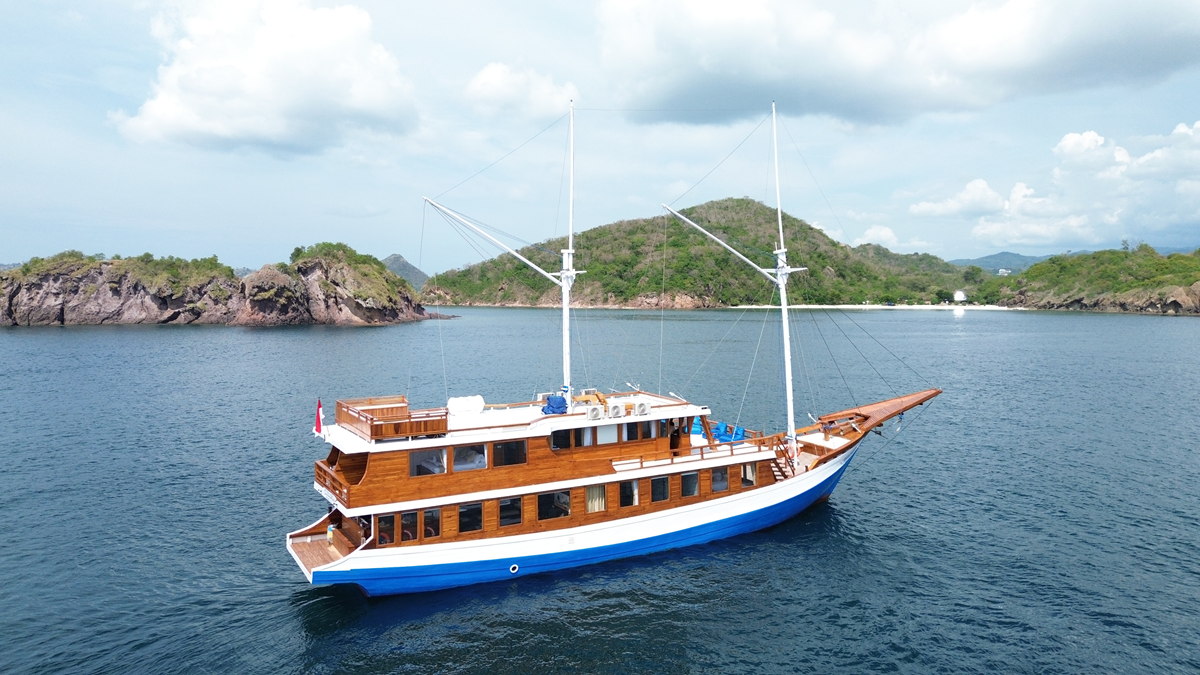 Senggigi to komodo tour